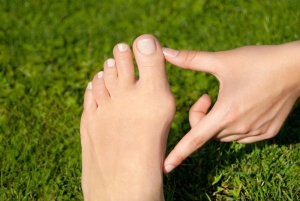 side foot pain